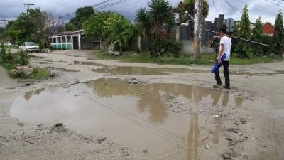 La 14 calle y 12 avenida están muy afectadas con baches. Foto: Jordan Perdomo.