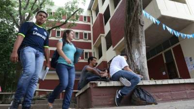 En la Unah-vs las clases del segundo periódo fializan la segunda semana de septiembre.