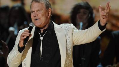 Glen Campbell durante su participación en los premios Grammy.
