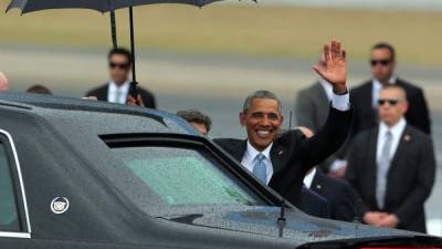 Obama saluda a su llegada a La Habana.
