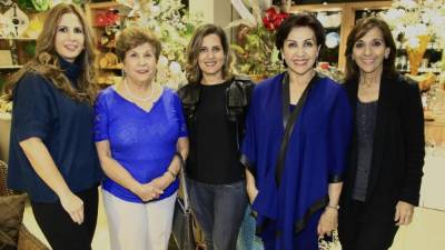 Memorias. Alexia Belot, Lily Faraj, Erika Andonie, la anfitriona Carolina Handal de Canahuati y Diana Larach.