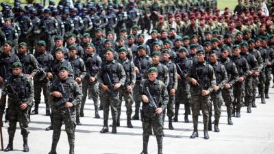 Los soldados participaron ayer en un evento acompañados de las autoridades.