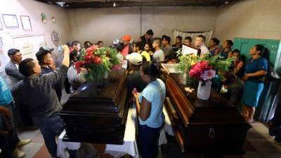 La impotencia embargó a todos los presentes, el pueblo de San Miguelito fue tocado por la tragedia.