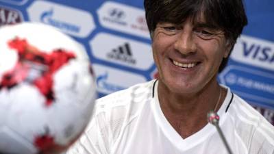 Löw durante conferencia de prensa en el estadio San Petersburgo Arena, Rusia. EFE