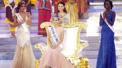 El top final conformado por Francia, Filipinas y Ghana. Esta última sorprendió por su belleza de ébano.