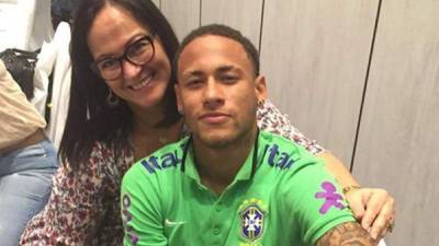 La madre de Neymar siempre ha sido la mano derecha del delantero. FOTO INSTAGRAM ARCHIVO