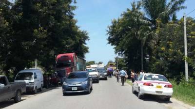 Previo a la toma realizaron una caminata por toda la carretera CA-13.