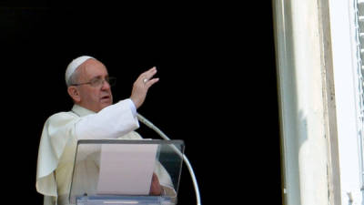 El papa Francisco platicó sobre el uso de armas químicas.