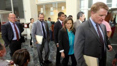 La Maccih se reunió con autoridades del Tribunal Superior de Cuentas, ayer cuando salían de sus oficinas en la capital.