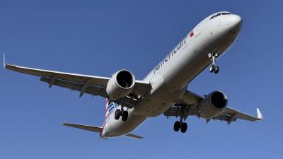 Un avión de American Airlines que voló por una hora sobre el Atlántico regresó a Miami por la negativa de un pasajero a cumplir con el requisito de mascarilla.