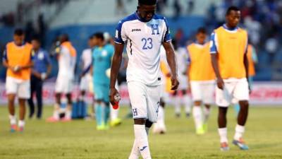 La tristeza se apoderó de los jugadores de la Selección de Honduras tras perder con México. Foto Melvin Cubas