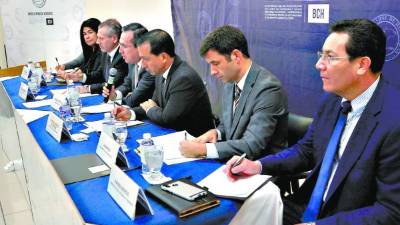 REUNIONES. El FMI concluyó el viernes anterior la primera revisión del acuerdo económico.