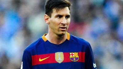 Esto no ha sentado bien al entorno de Messi ni al club, ya que ahora cobra la mitad, y los compañeros podrían sentirse agraviados.