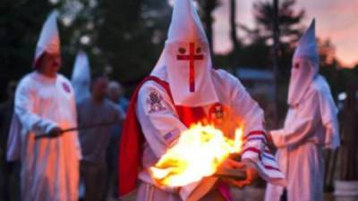 Dos miembros del Klan hablaron sobre cómo la Patrulla Fronteriza debería disparar contra los niños indocumentados que cruzan la frontera.