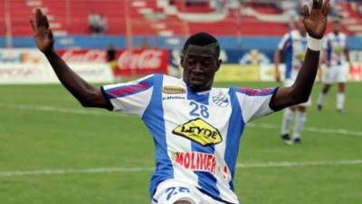 Carlos Bernárdez marcó en el estreno del Victoria en la Segunda División.