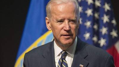 ARLINGTON, VA - JANUARY 20: U.S. President Joe Biden and Vice President Kamala Harris attend a wreath-laying ceremony at Arlington National Cemetery's Tomb of the Unknown Soldier after the 59th Presidential Inauguration ceremony at the U.S. Capitol, as Former U.S. President Barack Obama, Michelle Obama, and former U.S. President George W. Bush and Laura Bush, and former U.S. President Bill Clinton and former Secretary of State Hillary Clinton look on, January 20, 2021 in Arlington, Virginia. During today's inauguration ceremony Joe Biden becomes the 46th president of the United States. Chip Somodevilla/Getty Images/AFP