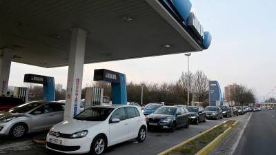 Estados Unidos y la UE consideran imponen un veto al petróleo y gas ruso por la intervención en Ucrania.