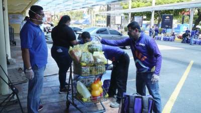 Los supermercados y farmacias han fortalecido su servicio a domicilio. Fotos: AmÍlcar Izaguirre.
