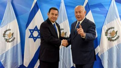Guatemala se convirtió hoy en el segundo país en abrir embajada ante Israel en Jerusalén, dos días después de Estados Unidos, en presencia del presidente del país, Jimmy Morales, y en un gesto aplaudido y agradecido por las autoridades israelíes y condenado por las palestinas.