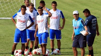Jorge Luis Pinto concluyó su periodo de valoraciones y ya definió la estrategia con que encarará a su similar de México este jueves en el estadio Azteca, en el primero de los dos choques que definirían la suerte de la Selección de Honduras en la eliminatoria rumbo al Mundial de Rusia 2018.