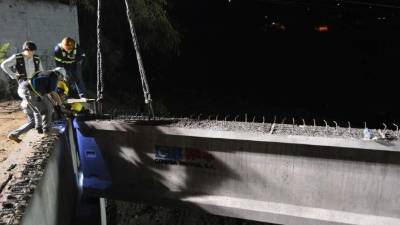 Los trabajos de traslado de vigas se están haciendo en horarios nocturnos.