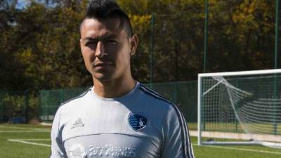 Roger Espinoza cuenta con 36 años de edad y no descarta volver a la Bicolor.