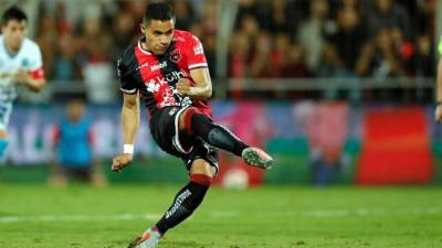 Roger Rojas marcó un triplete, uno de los goles fue de tiro libre, ante el equipo Universidad de Costa Rica.