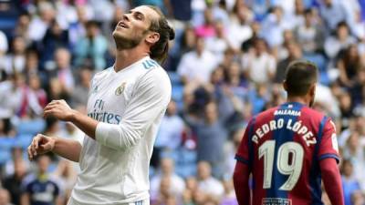 Gareth Bale se lamenta tras una ocasión fallada contra el Levante. Foto AFP