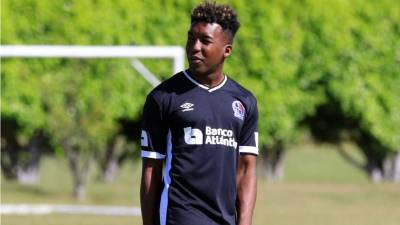 Jhon Paul Suazo en un entrenamiento del Olimpia.