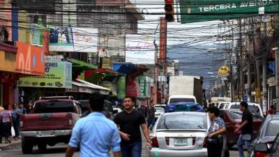 El incremento de los micro y pequeños negocios se observa con frecuencia en la tercera avenida de la ciudad.