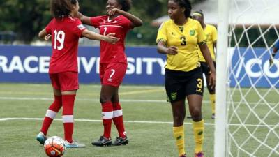 Las jugadoras de Canadá celebrando uno de los goles. Foto Delmer Martínez
