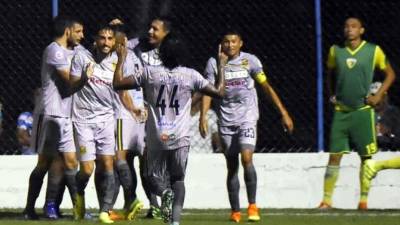 El Real España sumó una nueva victoria y aumentó la crisis del Social Sol.