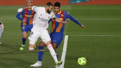 Benzema marcó un golazo de tacón en el Clásico de España. Foto EFE.