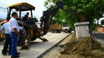 El alcalde Armando Calidonio supervisó ayer sábado la obra.