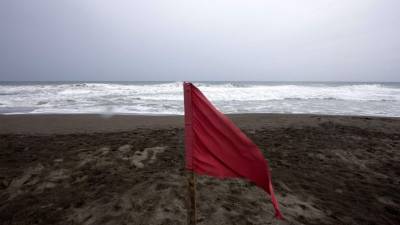 Patricia llegó por la noche al nivel más alto de 5 grados en la categoría de Saffir Simpson con vientos sostenidos de 295 km/h.