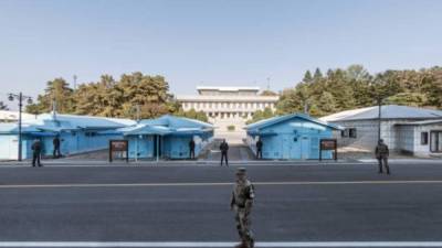 Soldados en los edificios de la conferencia del Área de Seguridad Conjunta entre Corea del Sur y Corea del Norte.