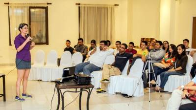 Erica Jensen, productora general de Campus TV explicó que fracasar es una forma de aprender cómo no hacer algo. Fotos: Jordan Perdomo.