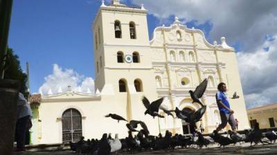 Para finalizar el recorrido debe dejarse conquistar por lo colonial de Comayagua, lugar en donde se encuentra el reloj más antiguo del mundo, resguardado en la catedral de la Inmaculada Concepción.