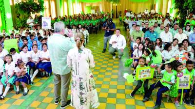 <b>El evento se realizó en el salón de la escuela José Cecilio del Valle en la plaza Las Banderas.</b>