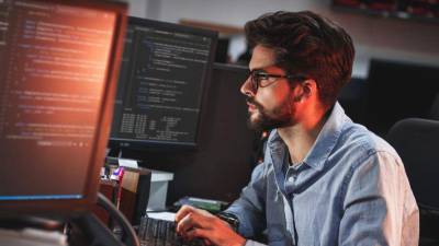 La mayor demanda laboral en España se centra en el área de tecnología.