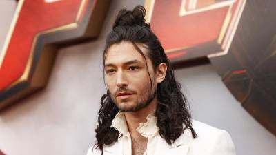 El actor estadounidense Ezra Miller llega para el estreno mundial de “The Flash” en Ovation Hollywood en Hollywood, California, el 12 de junio de 2023.
