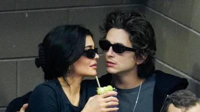 Kylie Jenner y Timothée Chalamet mantienen una relación discreta y son muy felices.