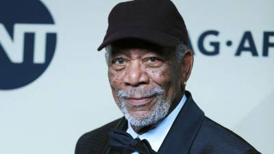 El actor Moragan Freemas de 85 años de edad.