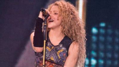 La estrella colombiana Shakira promociona su reciente tema musical 'Don't Wait Up'.