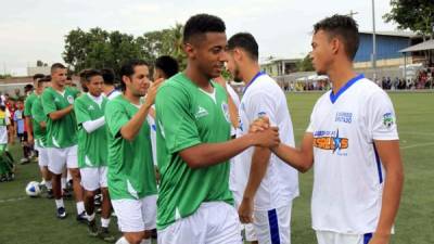 Antony 'Choco' lozano fue el más asediado por la afición. Foto Moisés Valenzuela