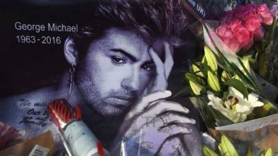 El cantante británico George Michael, fallecido el pasado 25 de diciembre, murió por 'causas naturales', informó hoy el juez forense Darren Salter, a cargo del caso.