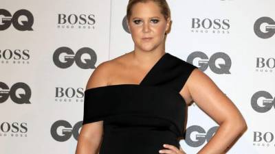 La actriz Amy Schumer encarnará a 'Barbie' en el cine.