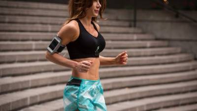 Pero algunos muestran sus reservas sobre la exactitud de los datos personales recopilados por una variedad de pulseras, relojes y ropa inteligentes y sobre cómo las empresas podrían utilizar esta información. AFP