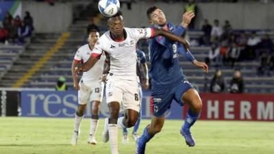 Félix Crisanto debutó con Lobos BUAP en la derrota contra Monterrey.