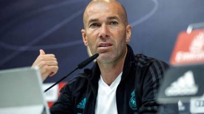Zinedine Zidane, durante la rueda de prensa posterior al entrenamiento del Real Madrid este viernes en Valdebebas. Foto EFE/ Emilio Naranjo